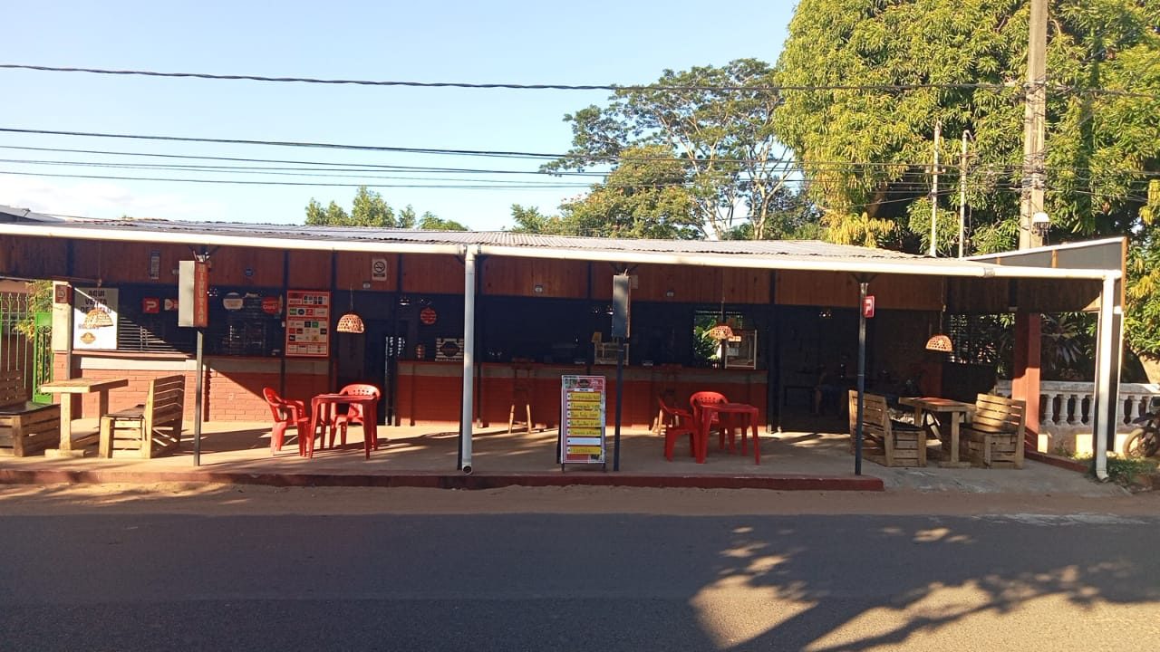Amplia casa con patio y quincho